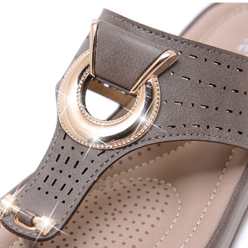 Dame Metal Decor Hollow Comfy Clip Toe Beach Casual Sandaler