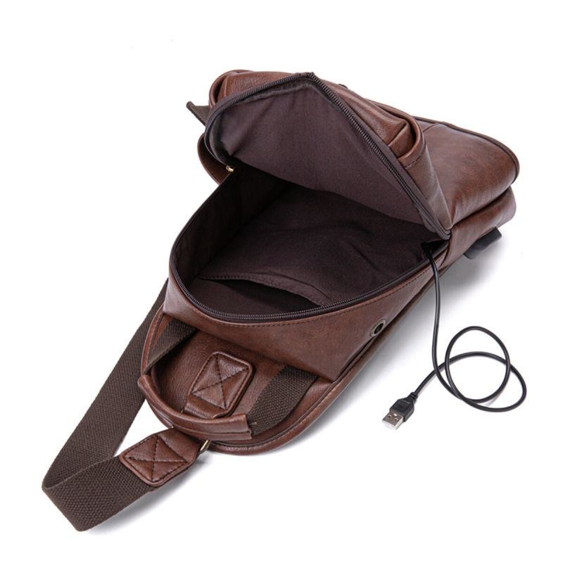 Herre Pu Læder Stor Kapacitet Multifunktions Headset Hul Usb Opladning Short Trip Sling Tasker Crossbody Taske Brysttaske