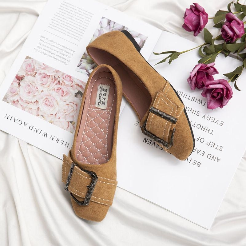 Dame Metal Decor Solid Color Slip On Flats Loafers