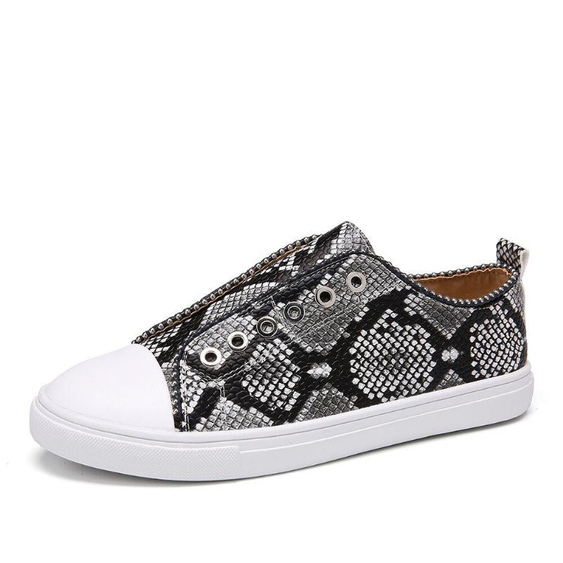 Dame Soild Color Studded Slip On Comfy Flats